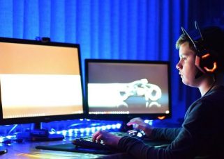 Mengatur Waktu Anak-anak yang lebih Sering Bermain Game online
